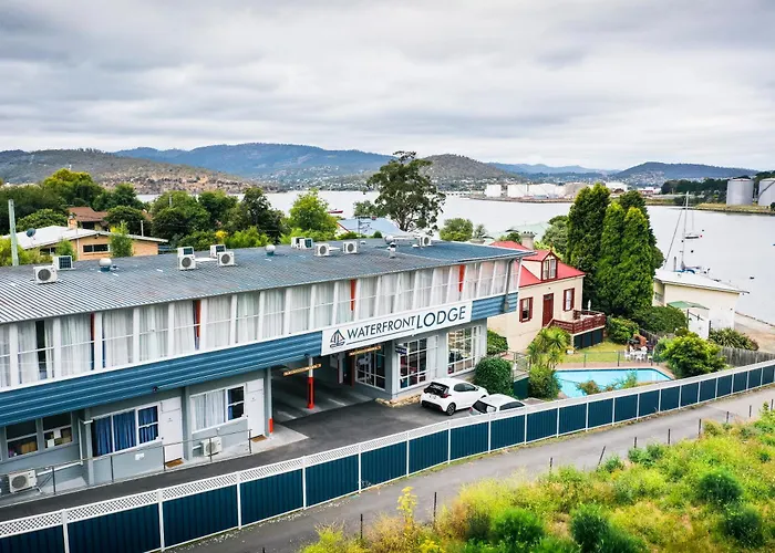 Waterfront Lodge Motel